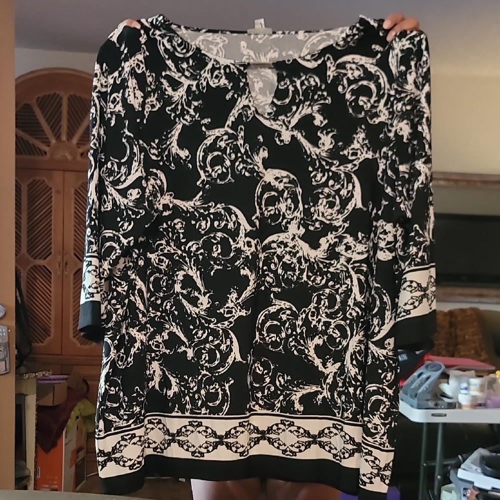 Avenue Black and White Blouse
